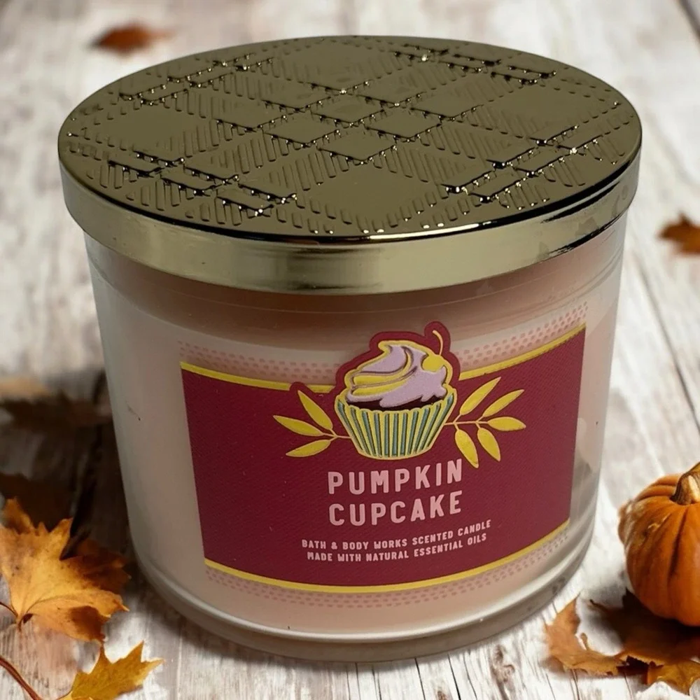 Bath & Body Works Pumpkin Cupcake 3 Wick Scented Candle  14.5 oz w/ lid Autumn